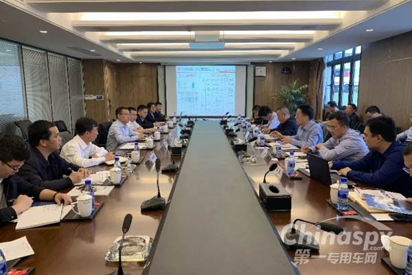 龍馬環(huán)衛(wèi)與東風股份簽訂400臺環(huán)衛(wèi)車底盤