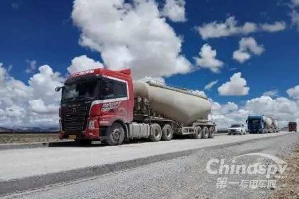 開(kāi)啟全新未來(lái) 三一道依茨D12發(fā)動(dòng)機(jī)首款新車命名為“王道435”