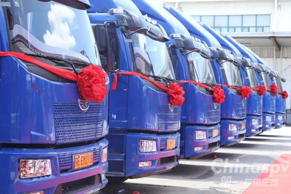 一汽解放×德邦快遞：800輛J6L大方量載貨車(chē)交付