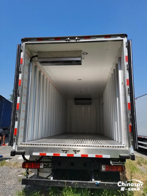 30臺歐航歐馬可高端醫(yī)藥冷藏車交付