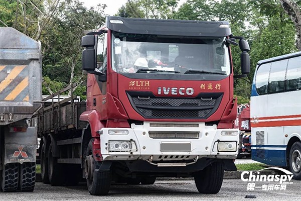 依維柯工程特種車型 新加坡實拍依維柯Trakker危險品運(yùn)輸車