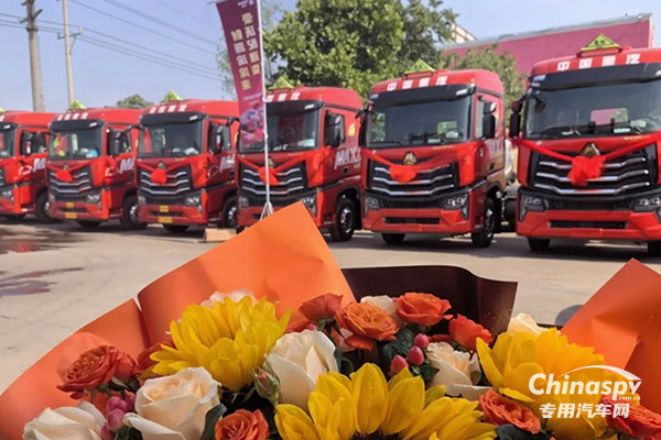 品質(zhì)鑄就卓越 20輛豪沃MAX?；啡?xì)廛嚱桓妒仪f大客戶