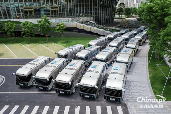 直擊鄭州新能源汽車生態(tài)伙伴大會(huì) 宇通環(huán)衛(wèi)自動(dòng)駕駛洗掃車實(shí)力“吸睛”！