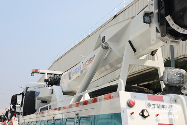 交通應急，救援保暢！徐工清障車批量發(fā)車奔赴廣東