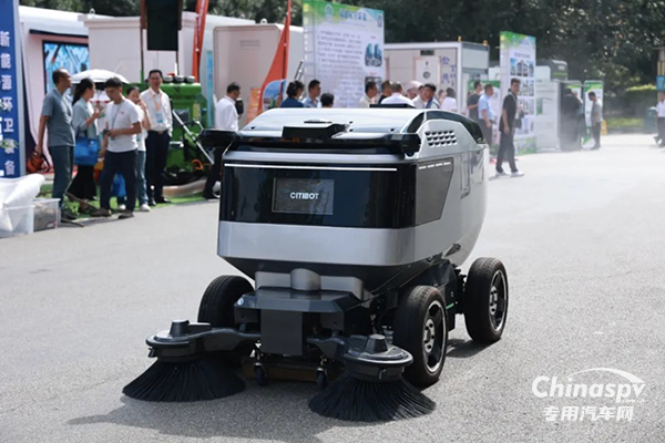 福龍馬攜多款智能及環(huán)衛(wèi)應(yīng)急搶險裝備亮相華東環(huán)衛(wèi)年會