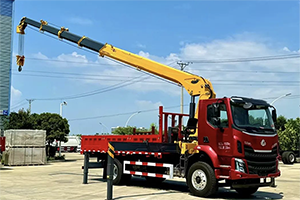 乘龍M3隨車吊榮獲專用車市場創(chuàng)富車型大獎——第八屆中國卡車客戶運營調(diào)查頒獎盛典