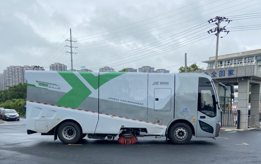 智啟未來！江淮純電動18T洗掃車閃亮登場！