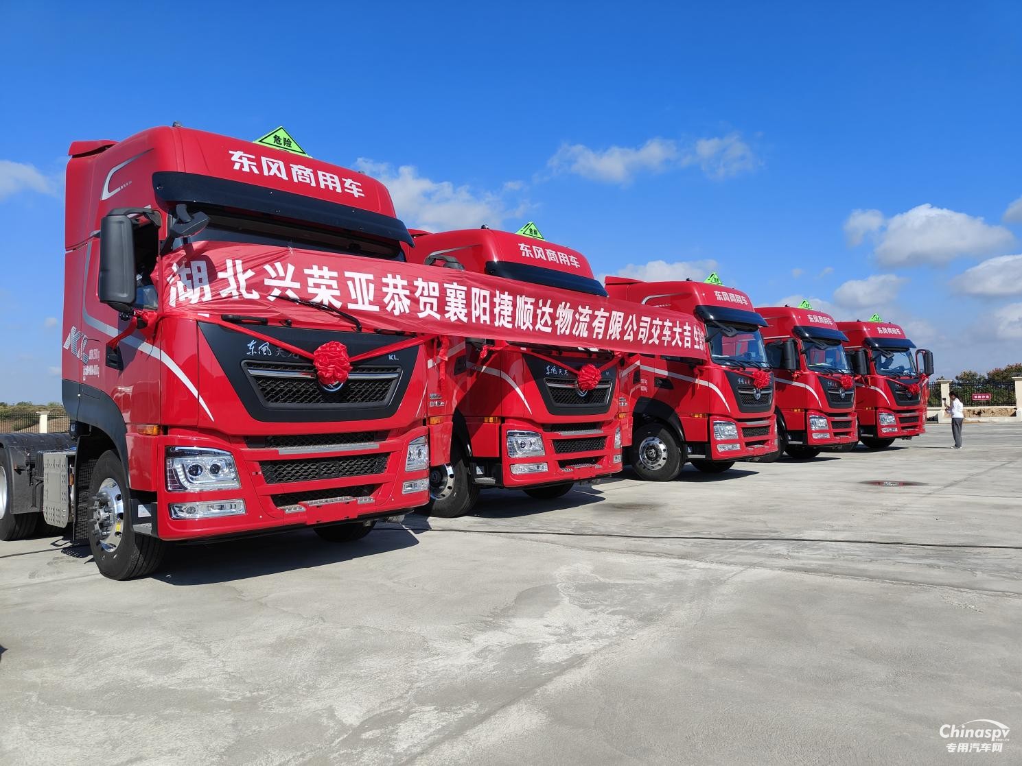 東風龍擎3.0危化車批量交付，打造襄陽運輸安全標桿