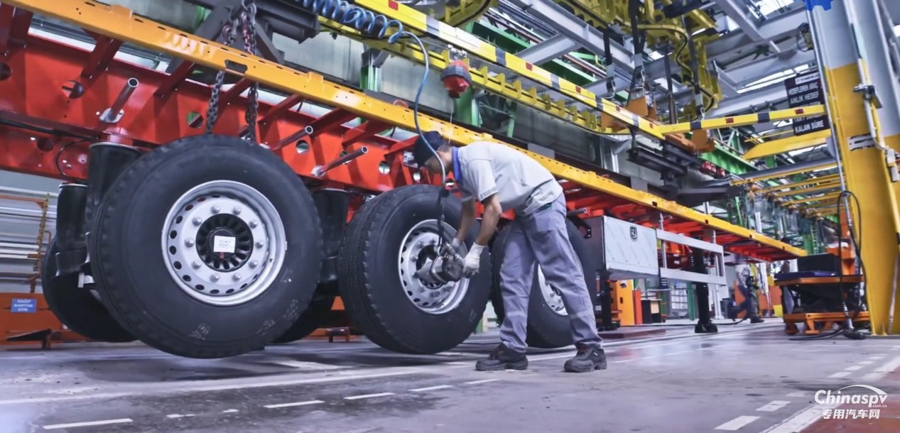 Kassbohrer創(chuàng)新之作：輕松應(yīng)對各種集裝箱挑戰(zhàn)的掛車