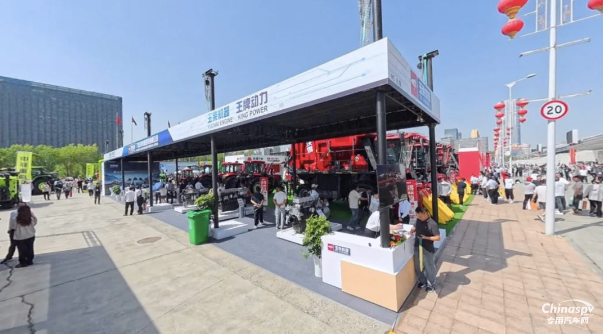 2025年5月25-27日，以“智能農(nóng)機(jī)賦能新質(zhì)生產(chǎn)力，科技引領(lǐng)農(nóng)業(yè)現(xiàn)代化”為主題的2025新疆國際農(nóng)業(yè)機(jī)械博覽會在新疆國際會展中心舉行。