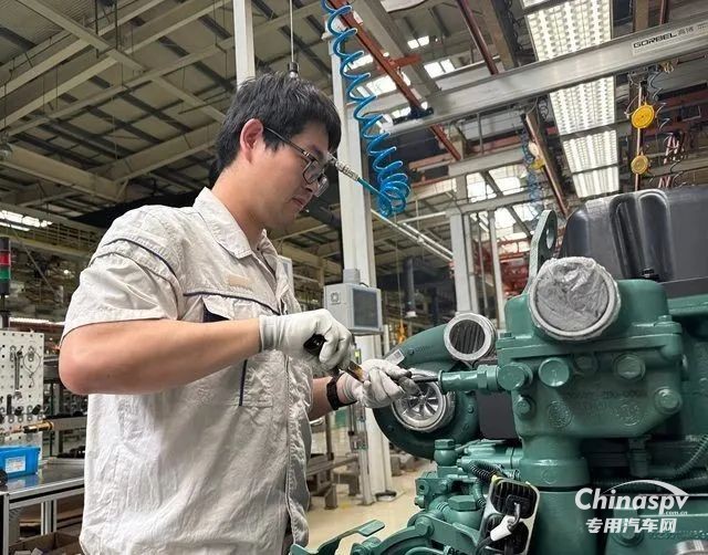 動(dòng)力總成事業(yè)部開展“奉獻(xiàn)在崗位·節(jié)創(chuàng)超百萬”義務(wù)奉獻(xiàn)活動(dòng)