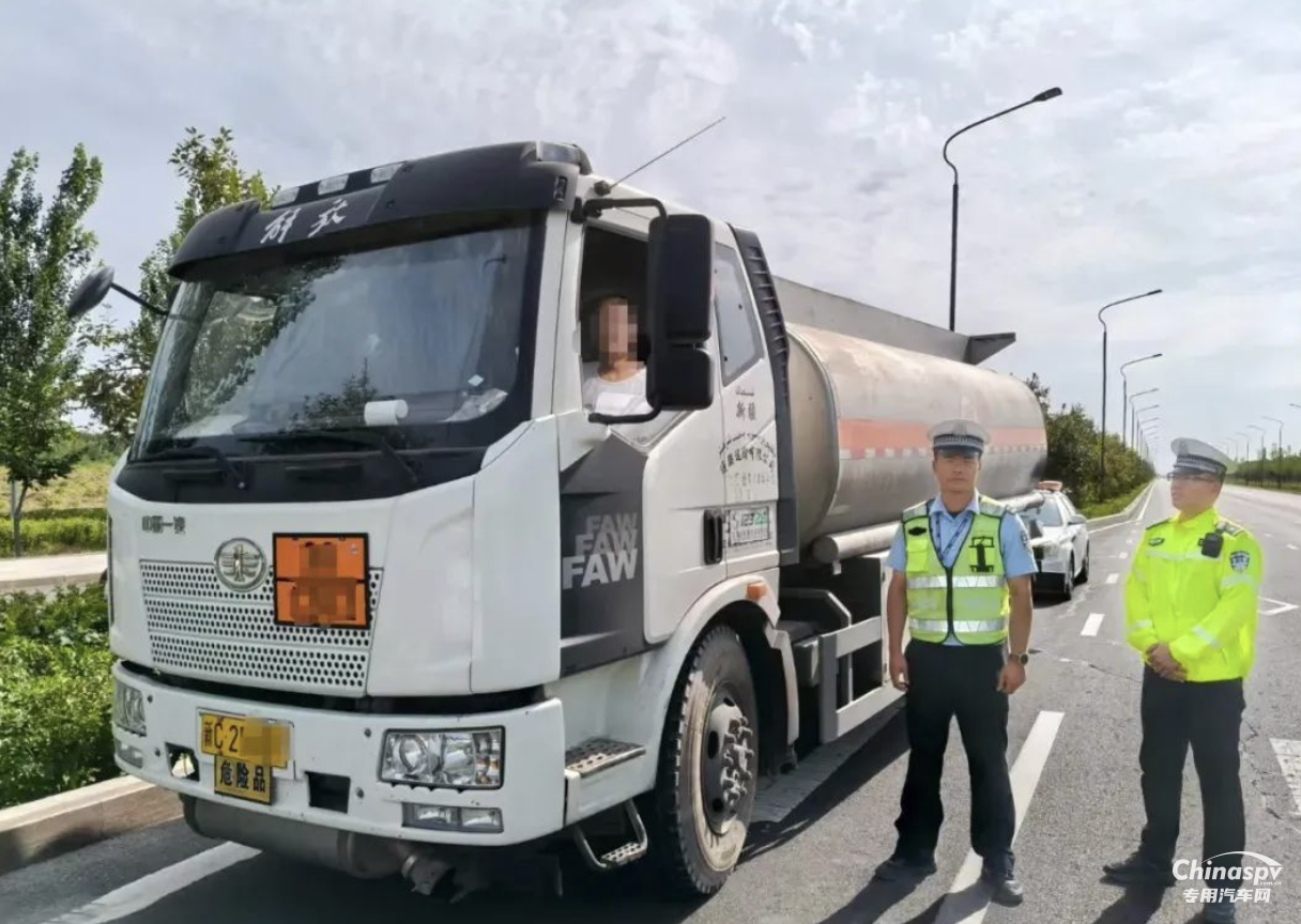 新疆查處押運員無證駕駛危化品車
