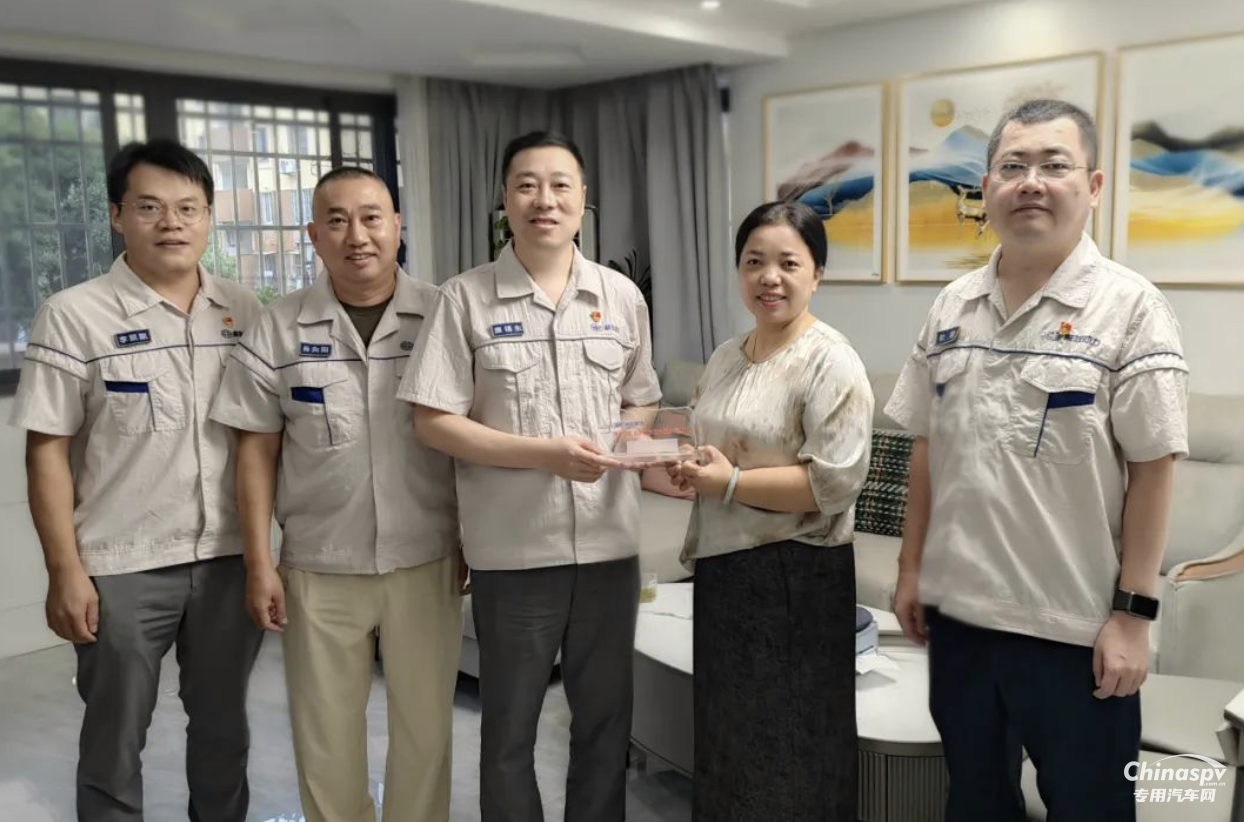 情系海外將士 慰問溫暖后方 解放動力領(lǐng)導(dǎo)走訪慰問功勛員工家屬