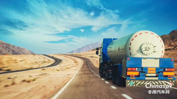 油罐車：多功能液體物質(zhì)儲存與運(yùn)輸工具