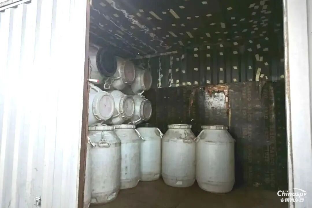 廣東東莞查獲一非法“黑危化品車”及時(shí)消除安全隱患