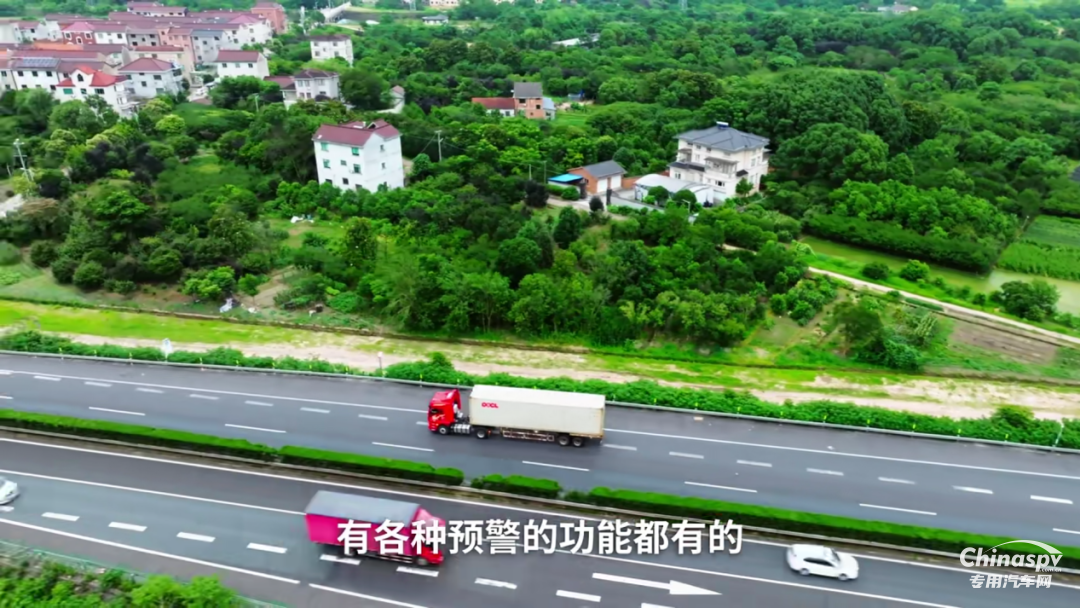 港口集裝箱運輸“效率標桿”，陜汽龍騏+康明斯發(fā)動機自帶加速創(chuàng)富節(jié)奏！