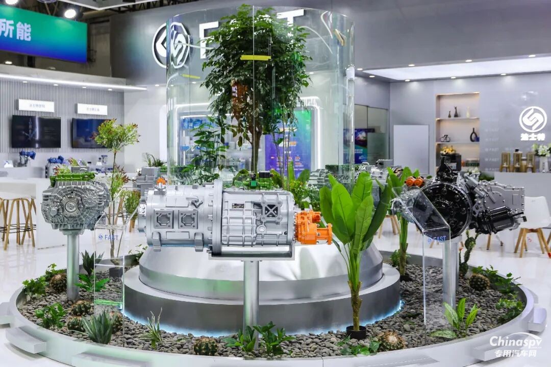 法士特?cái)y多款新品亮相中國國際商用車展