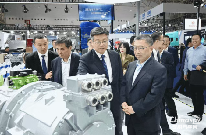 法士特?cái)y多款新品亮相中國國際商用車展