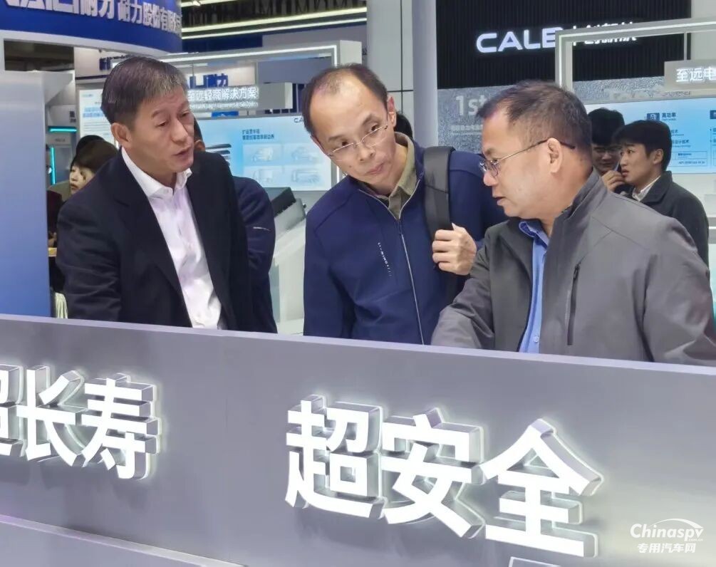 更智能、更綠色！東風(fēng)龍擎實力亮相2025中國國際商用車展