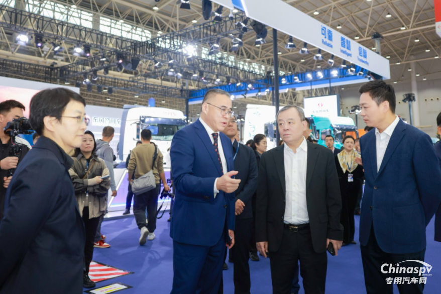 更智能、更綠色！東風(fēng)龍擎實力亮相2025中國國際商用車展