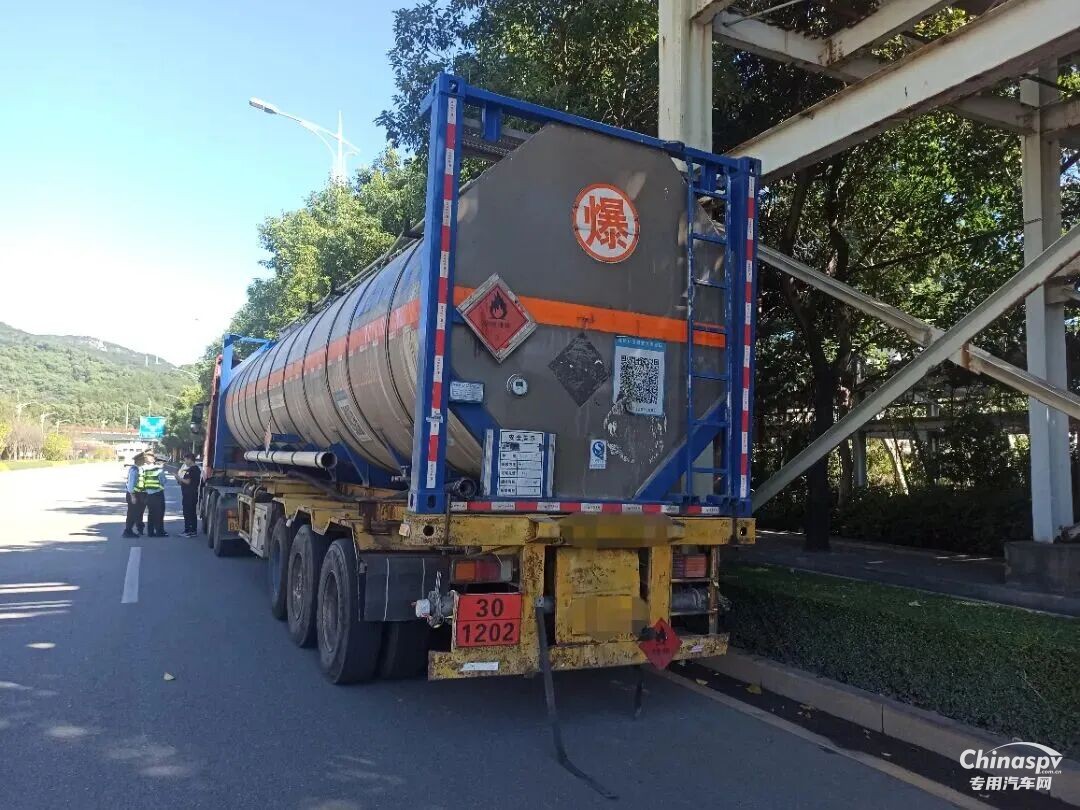 福建查獲一?；奋?chē)駕駛員擅自運(yùn)輸普貨