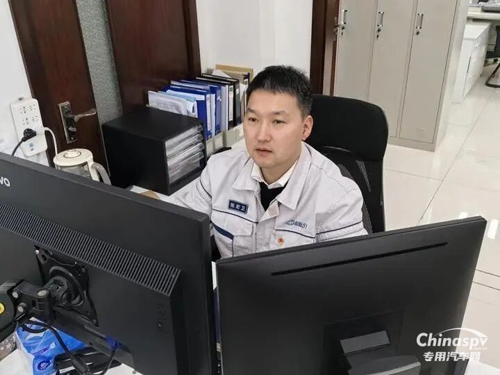 解放動(dòng)力：紅色引擎強(qiáng)動(dòng)能，黨員攻堅(jiān)勇爭(zhēng)先！