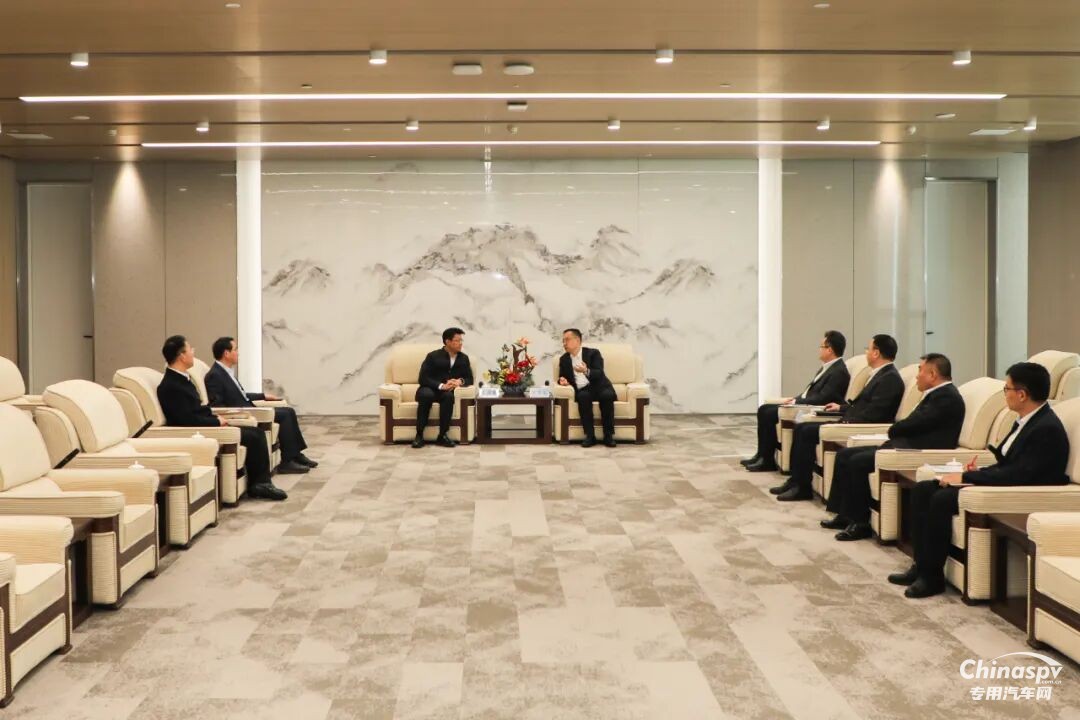 山東重工王志堅(jiān)會見揚(yáng)州市委書記王進(jìn)健