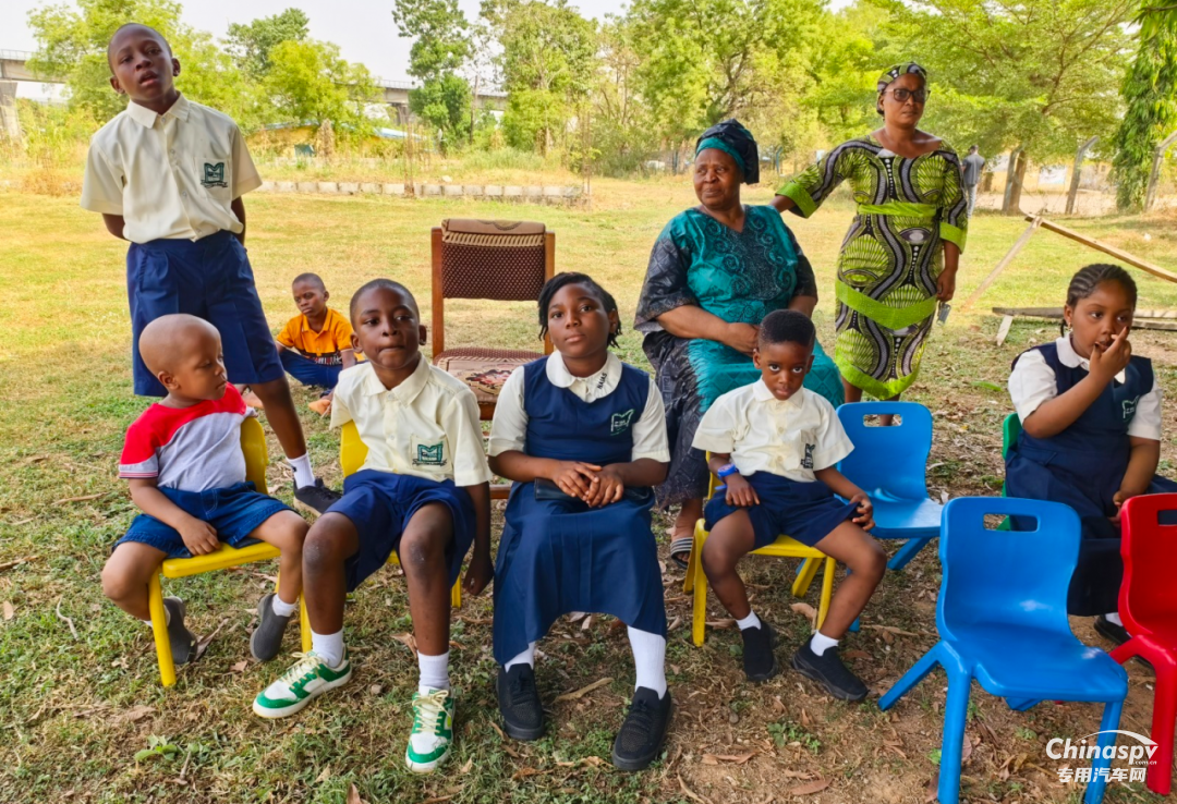 玉柴向尼日利亞小學(xué)捐贈教學(xué)物資