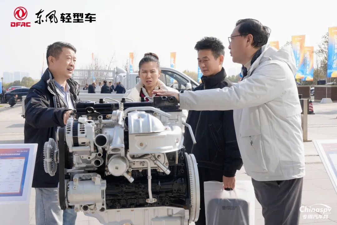 東風(fēng)輕發(fā)ZD25/M9T亮相2026年度合作伙伴大會