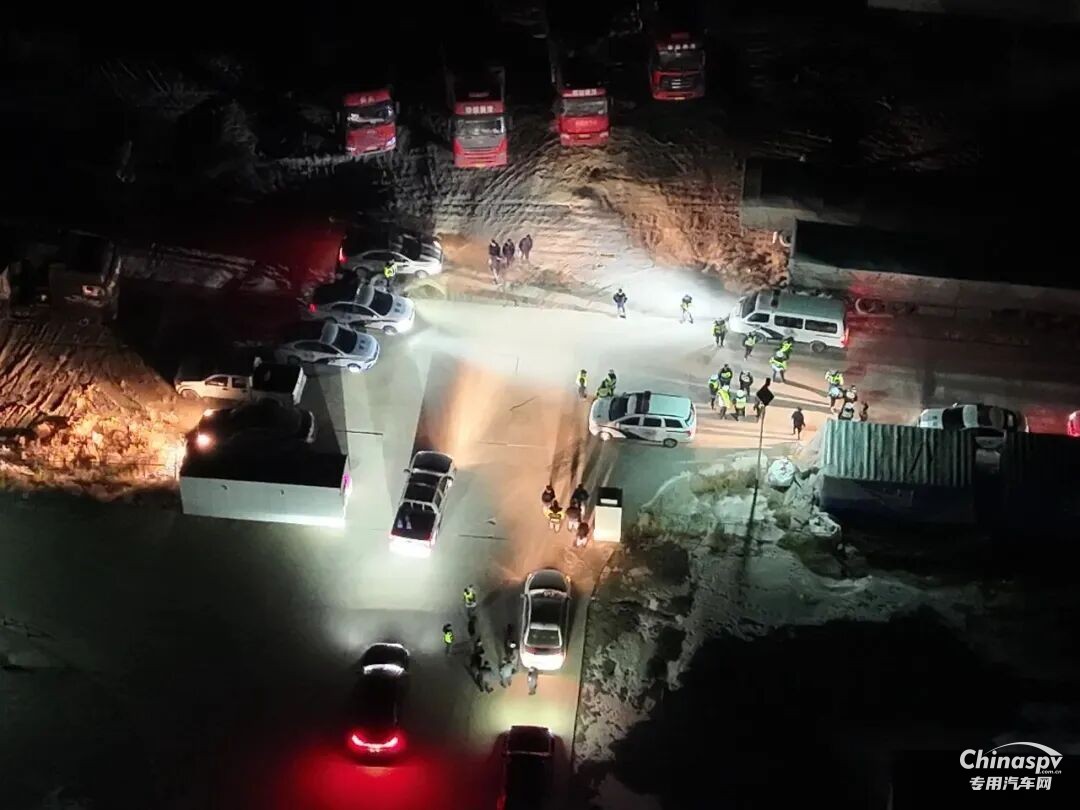 內(nèi)蒙古端掉一非法存儲(chǔ)轉(zhuǎn)運(yùn)危化品窩點(diǎn)