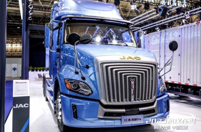 拉風(fēng)外形+高端內(nèi)核，江淮跨越V5閃耀武漢車(chē)展