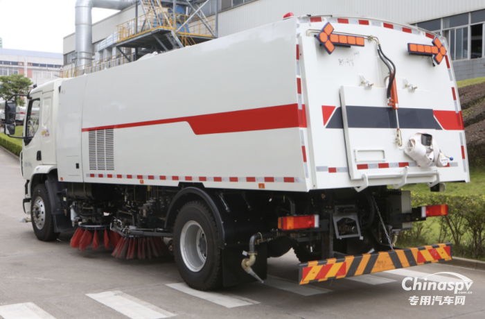 高效清潔，乘龍M3 4*2洗掃車帶來環(huán)衛(wèi)行業(yè)新發(fā)展