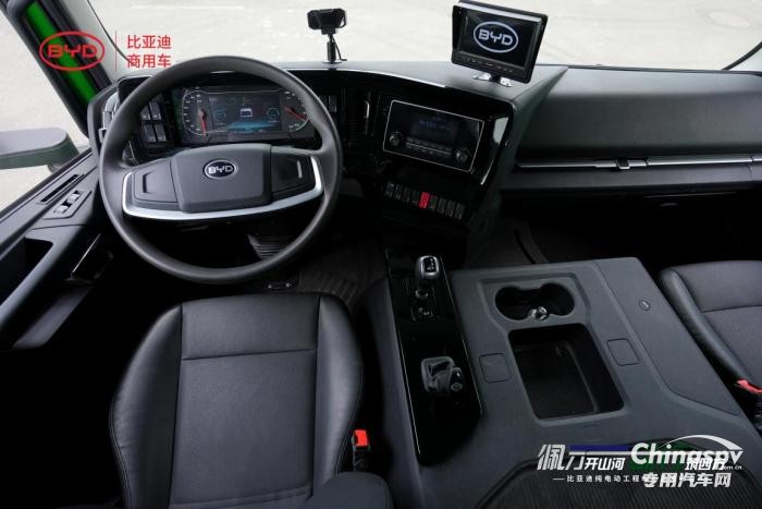 更靈活更高效！比亞迪純電動三軸工程車首次亮相