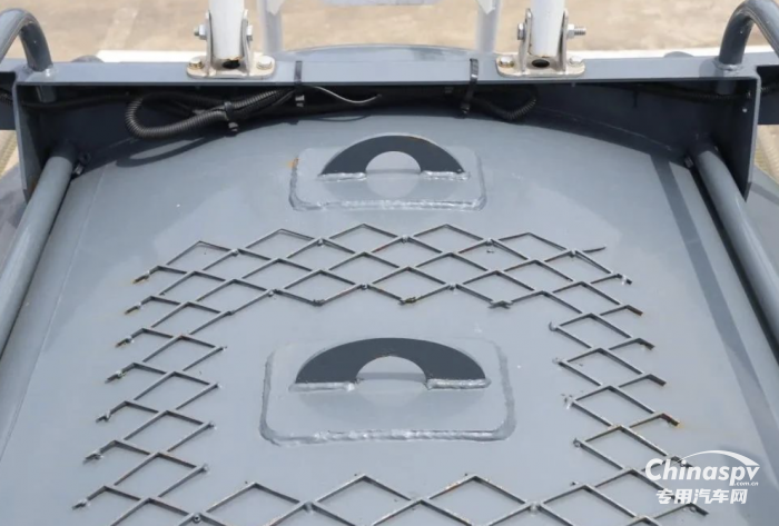 中集強(qiáng)冠合金鋼液罐車-8類腐蝕性危險(xiǎn)品運(yùn)輸旗艦車