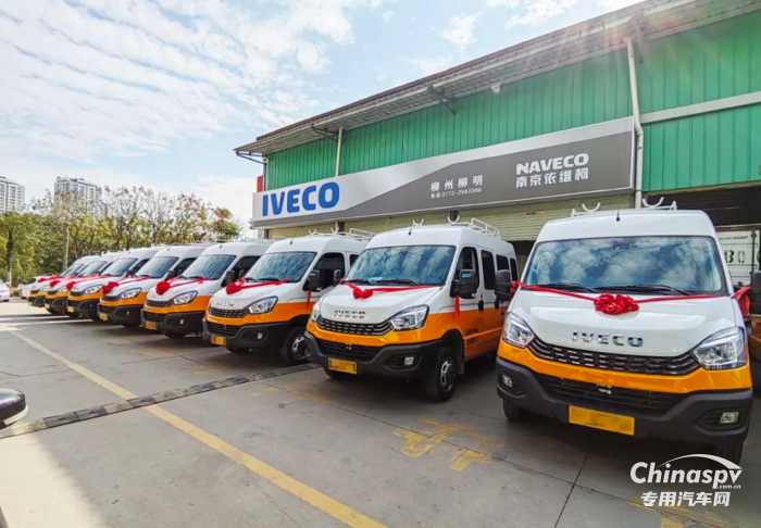 南京依維柯歐勝工程車順利交付！百變大咖為鐵路出行護航