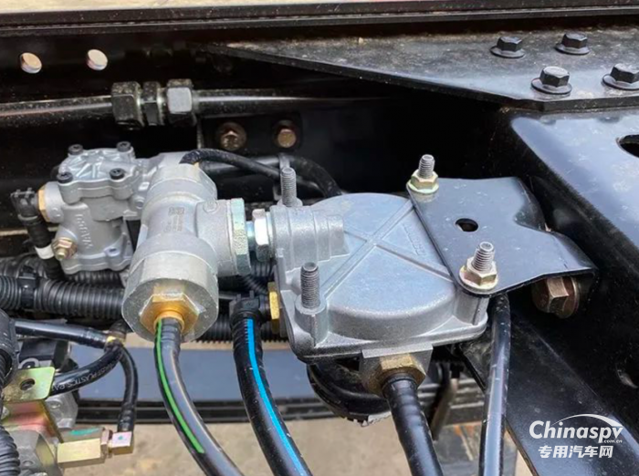 品質(zhì)合規(guī)，上牌無憂！解放青汽JH6 6X2爆破器材車上市